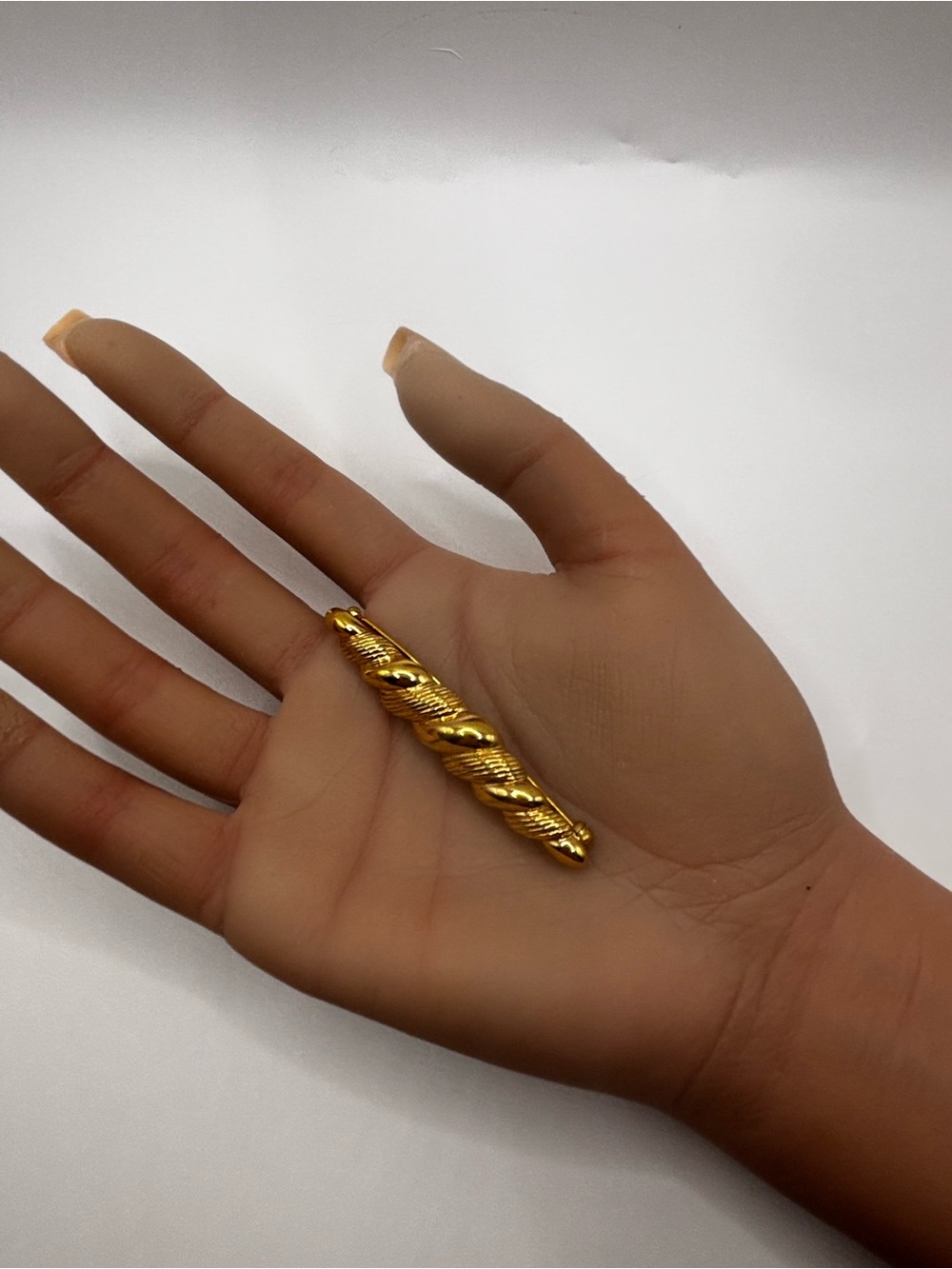 Vintage Gold-Tone Twisted Rope Bar Brooch - Picture 9 of 10